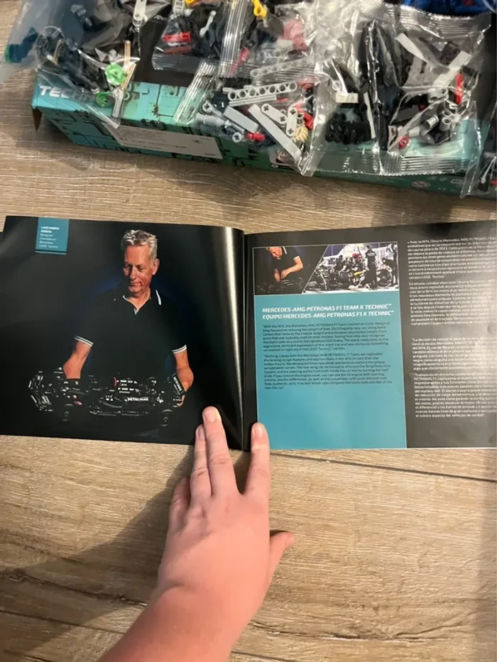 LEGO Voiture Technic Mercedes-AMG F1 W14 E Performance - photo numéro 9