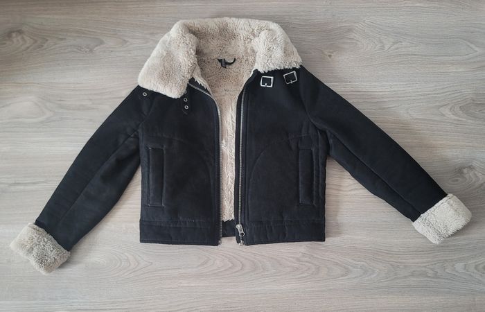 Veste noire  avec col en fourure