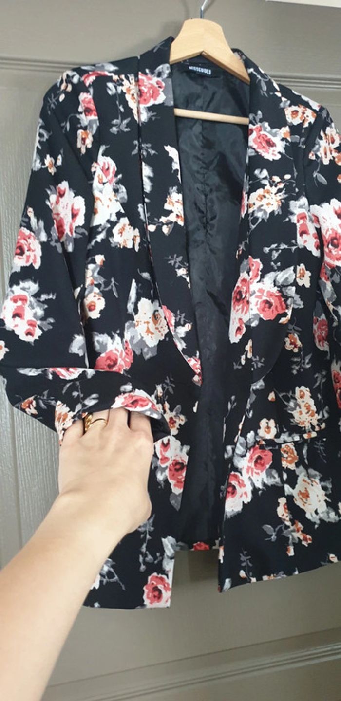 Blazer noir à fleurs 🌸 "Missguided" - photo numéro 3
