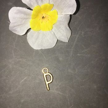 pendentif fantaisie métal doré lettre P