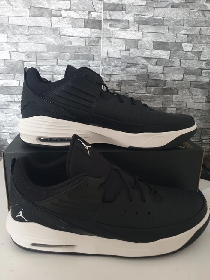 Jordan Max Aura 5 noir pointure 51,5