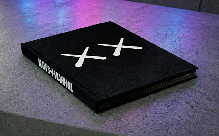 KAWS x Warhol x UNIQLO – Artbook Édition Monacelli / Phaidon (2024)