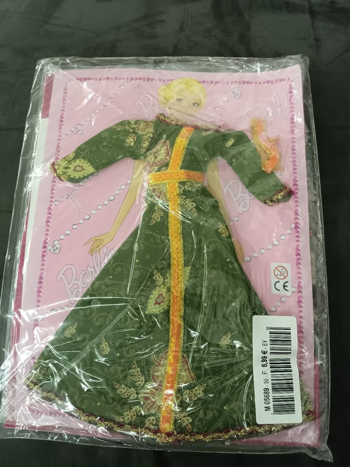 Robe de mes voyages barbie neuf plus livre .Maroc î - photo numéro 2