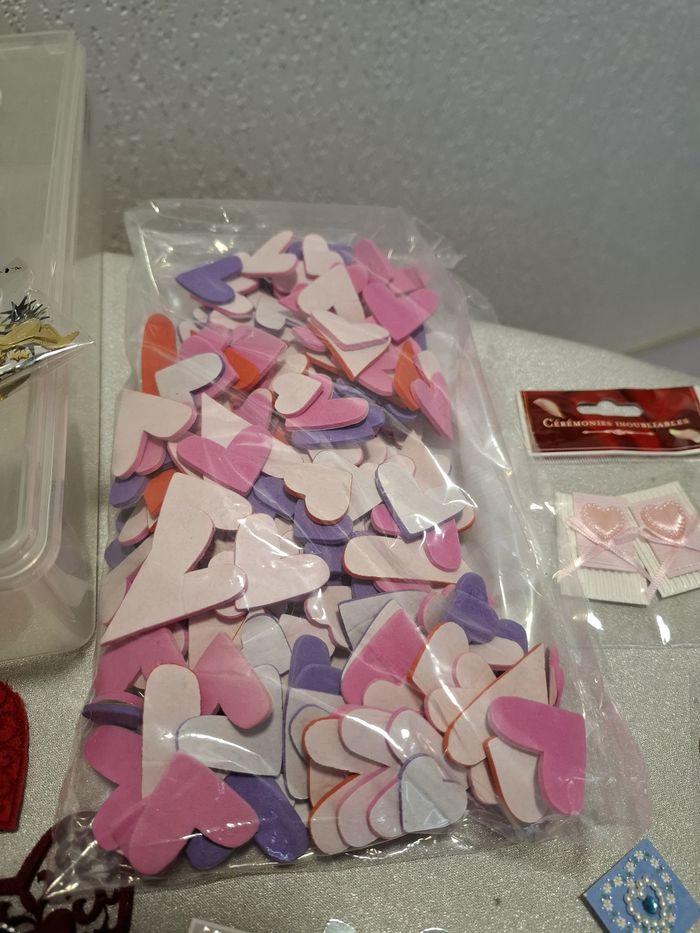 Gros lot de décorations diverses coeurs, mariage, amour pour scrapbooking/loisirs créatifs - photo numéro 3
