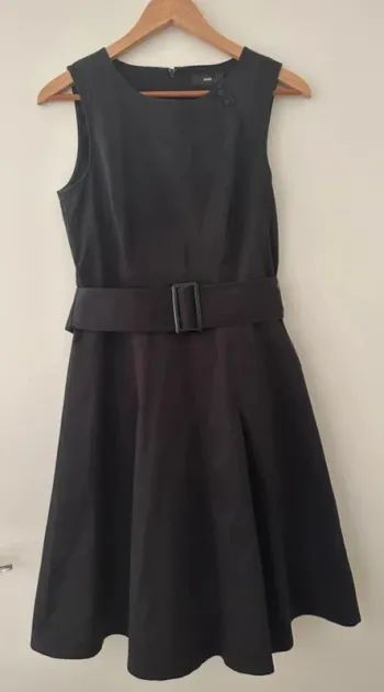 Jolie robe noire H&M taille 40 en excellent état
