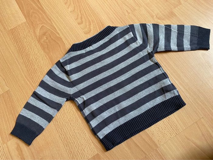 Beau pull ML à rayures grises et noires Tape à l’Oeil T. 6 mois/67 cm garçon TBE - photo numéro 2