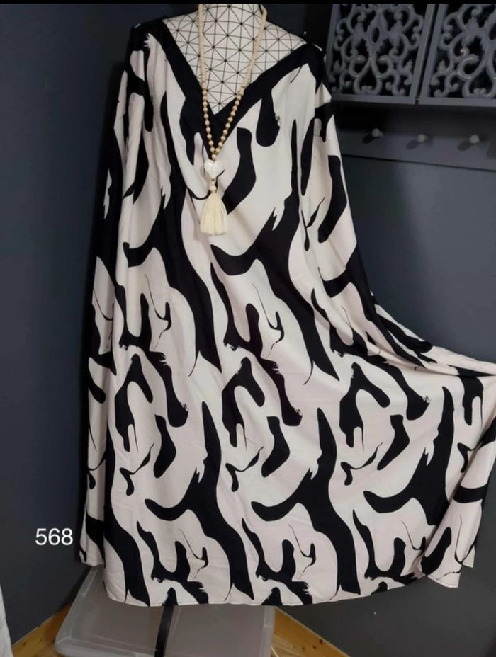 Robe Maxi Grande Taille 60 – Imprimé Fleurs Noir & Blanc, Décontractée et Élégante