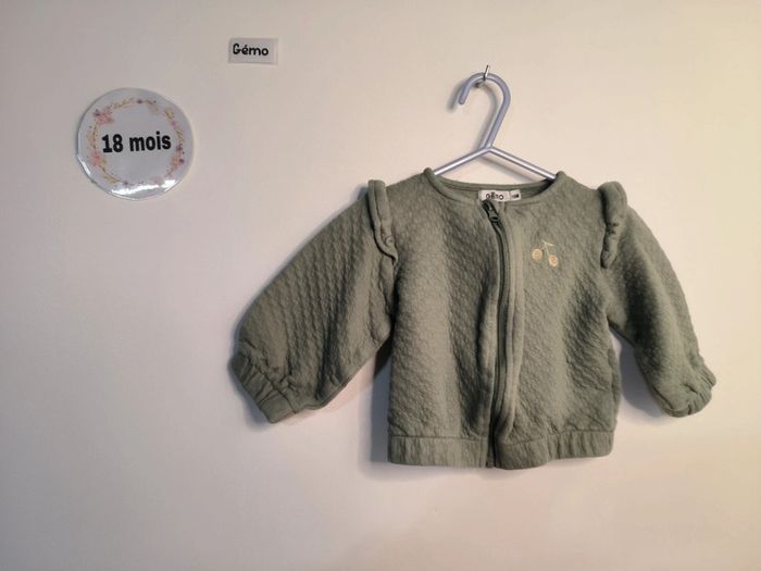 Lot 4 vestes et gilet 18 mois - photo numéro 4