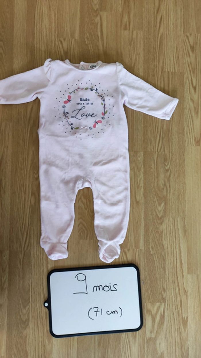 pyjama en velours taille 9 mois