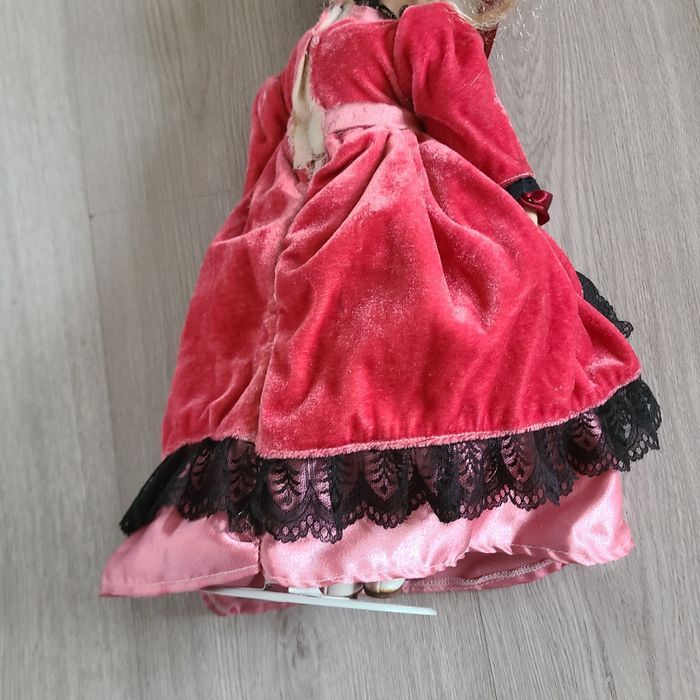 Poupée porcelaine - photo numéro 5