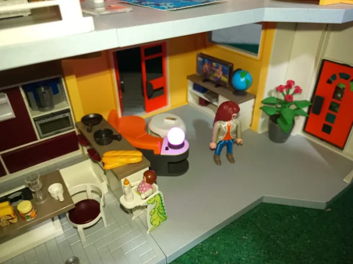 Lot maison Playmobil 9266 sur 3 étages + jardin - photo numéro 10