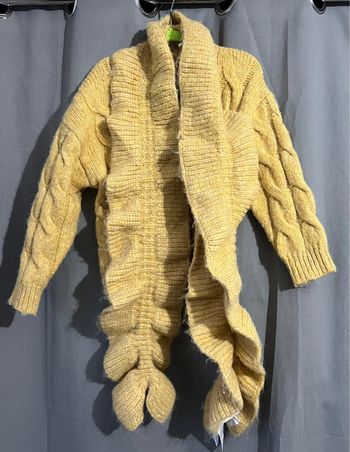 Pulls chaud + écharpe Zara très peu porté 6/7 ans