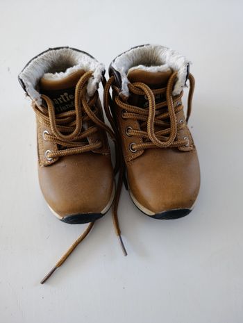 Chaussures montantes pointure 22