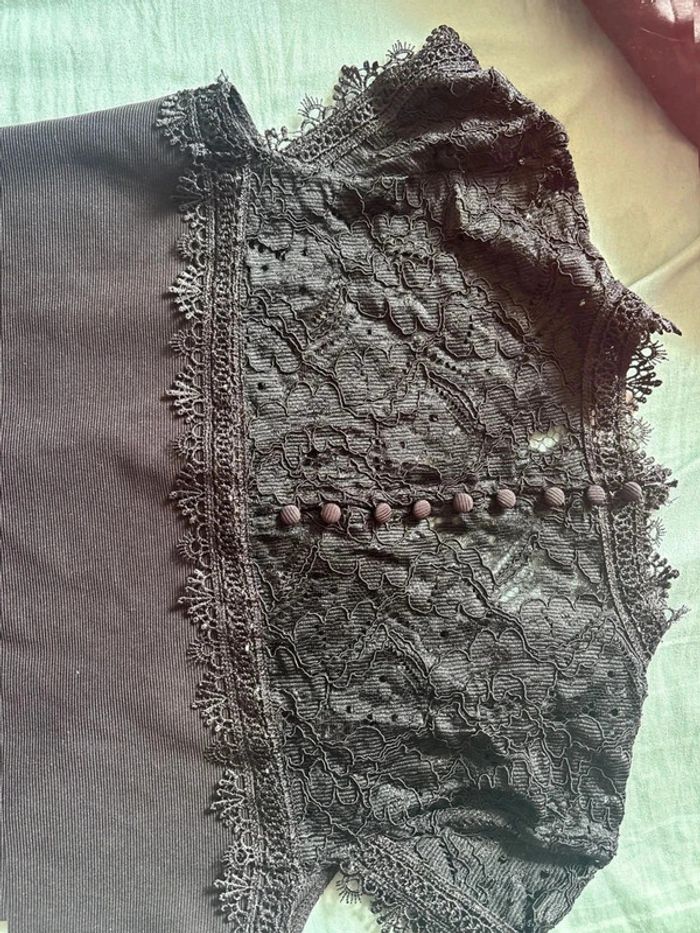 T shirt avec broderie taille 36 marque h&m - photo numéro 8