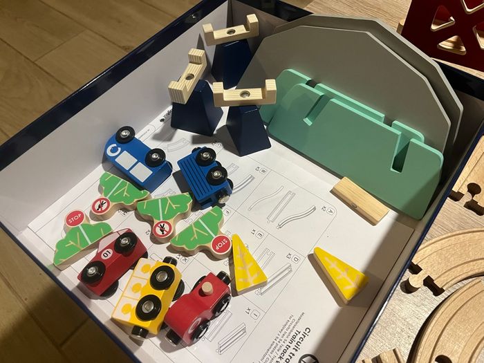 Circuit de train 54 pieces Oxybul - photo numéro 6
