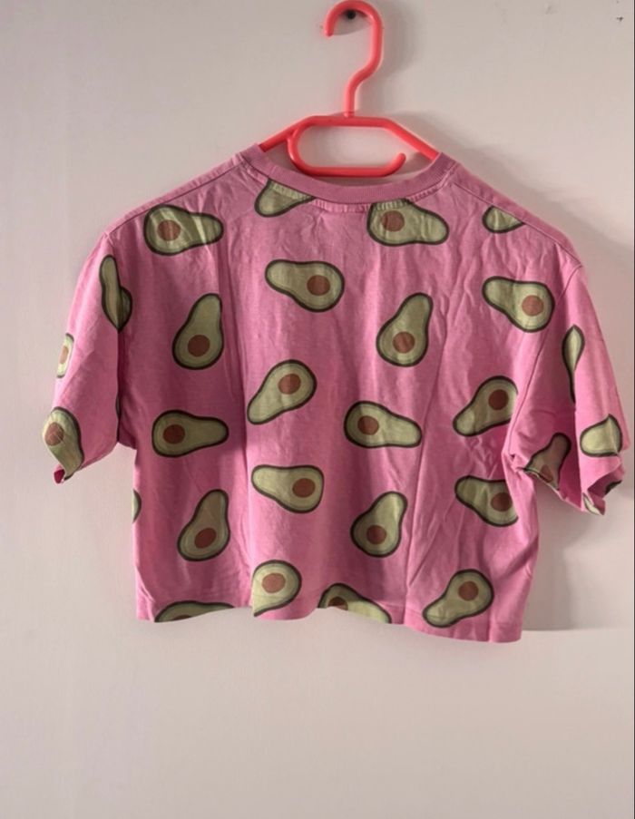 T-shirt rose avec des avocats - photo numéro 2