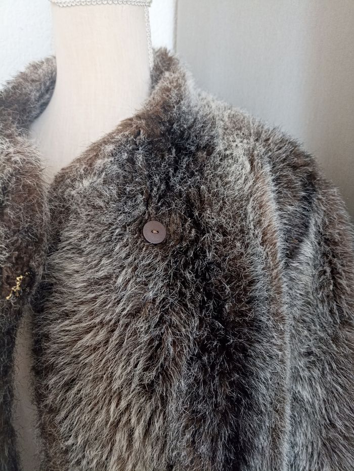 Magnifique et chaud le manteau fausse fourrure a prix tout doux - photo numéro 8