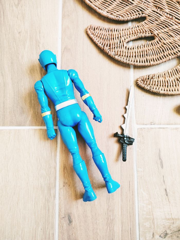 🙅Power rangers dino fury figurine ranger bleu 30 cm avec son épée marque hasbro - photo numéro 3