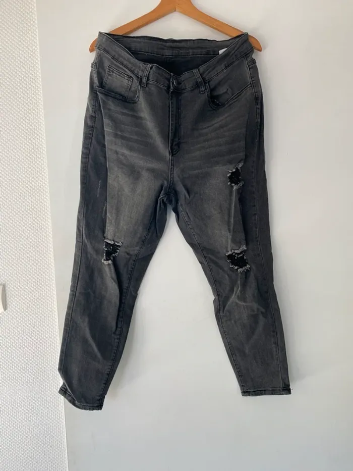 Jeans a trou noir - photo numéro 2
