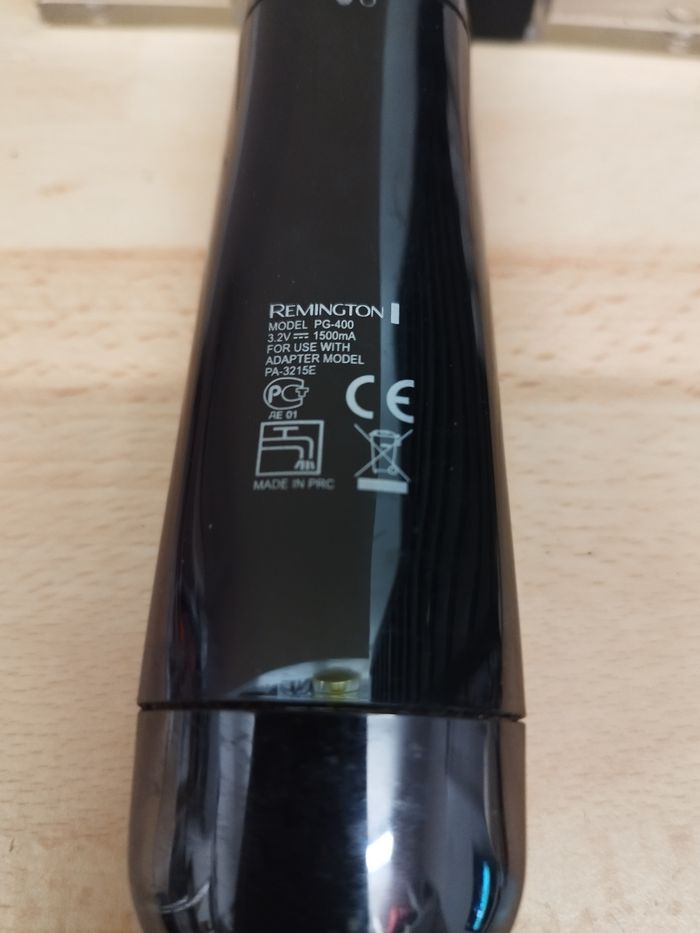 REMINGTON - Tondeuse multifonction PG400
Vendu comme sur la photo tondeuse avec le et chargeur manque les autres accessoires - photo numéro 3