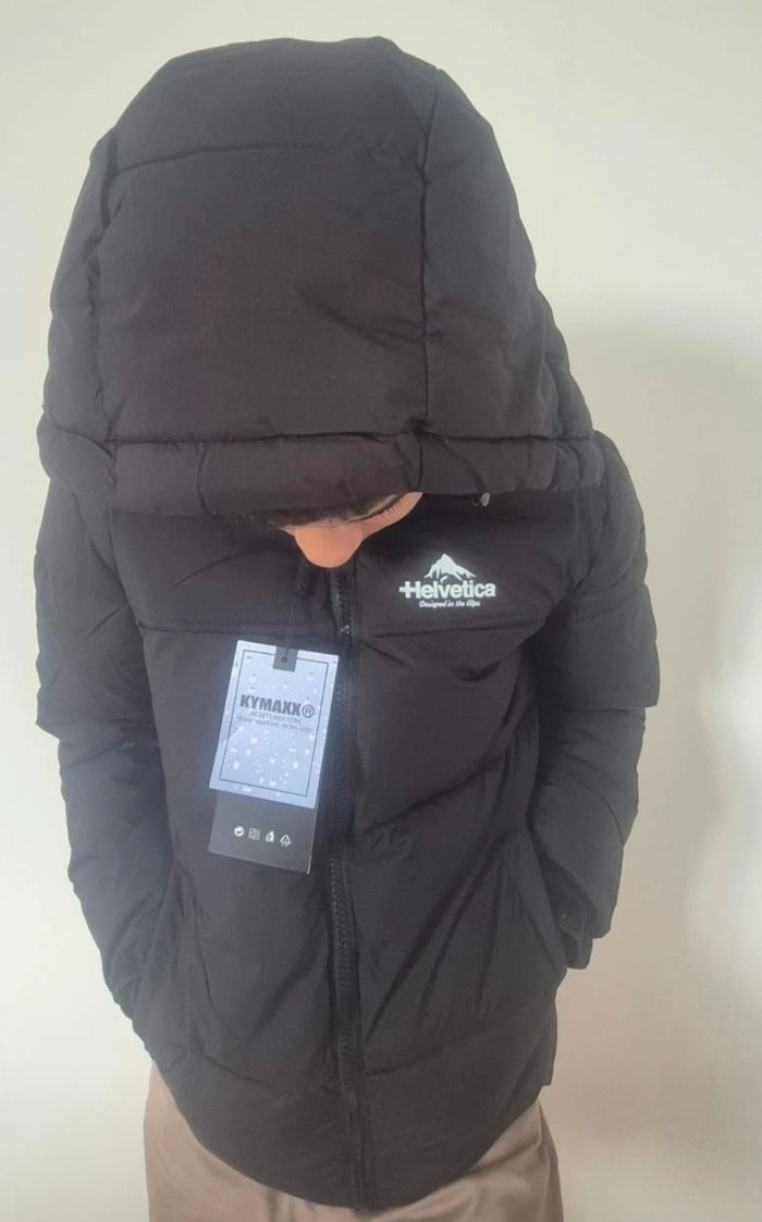 Doudoune style helvetica marque kymaxx