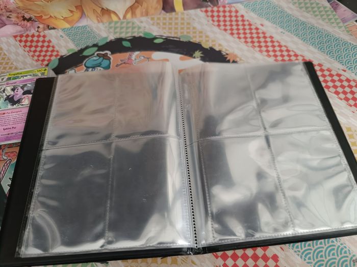 ✨ Classeur Pokémon Officiel + Lot de 50 Cartes Pokémon dont 5 Brillantes - photo numéro 4