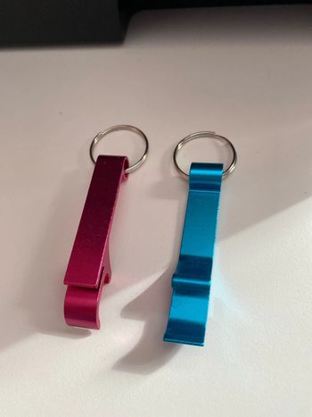 Lot de 2 porte clés décapsuleur ouvre bouteille bières ..