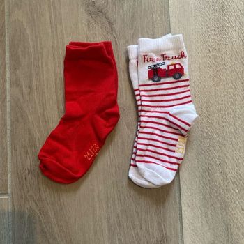 2 paires chaussettes neuves 21-23