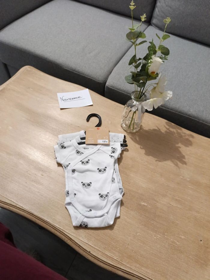 Lot body Gémo naissance neuf