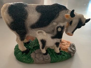 Figurine vache & veau en résine