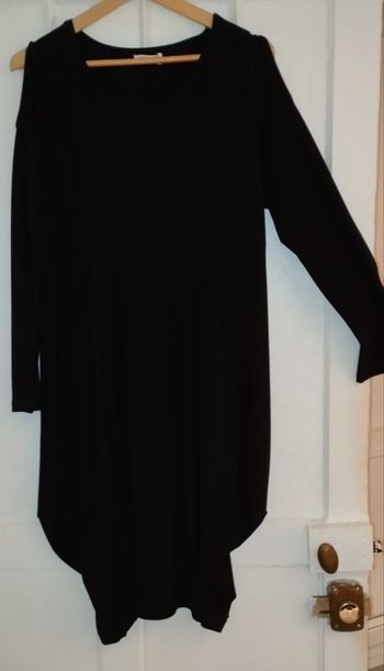 Robe longue noire épaules ajourées