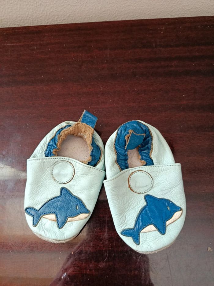 Chausson cuir bébé avec dauphin