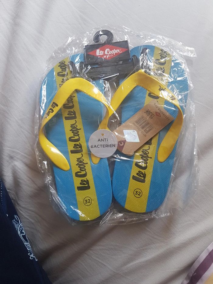 Paire de tongs enfant lee cooper taille 32