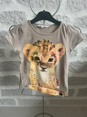Tee shirt lion Fille H&M 6 ans manches courtes