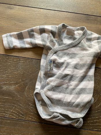 Body gris et blanc absorba naissance