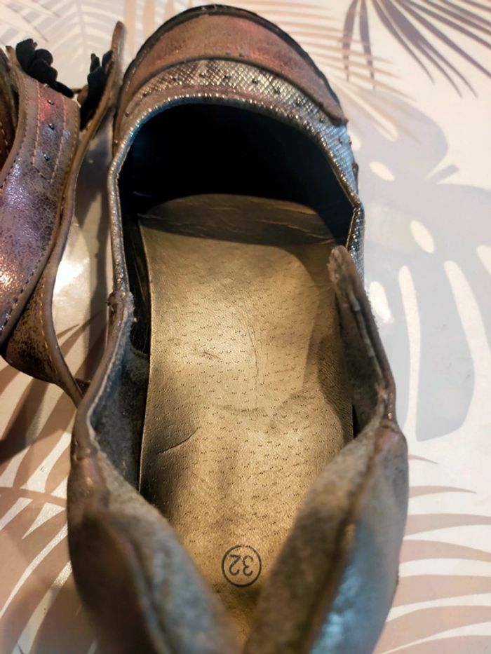 Ballerines en cuir fille T 32 lanières a velcro. - photo numéro 11