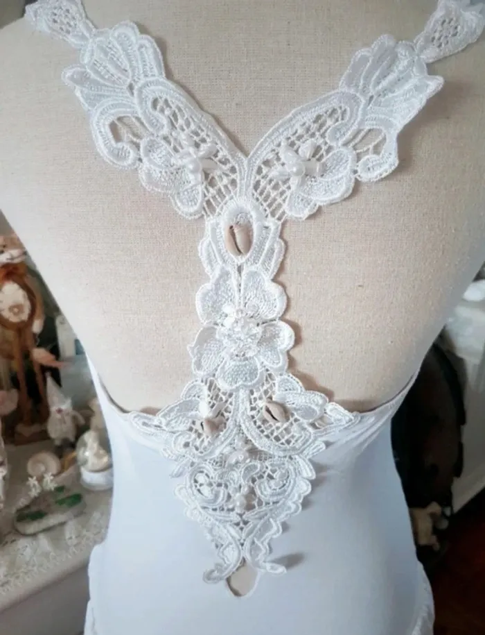 Haut forme cache coeur volanté dos broderie coquillages Taille 38/40 Neuf