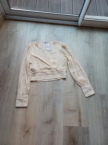 Haut crème/beige/jaune pale