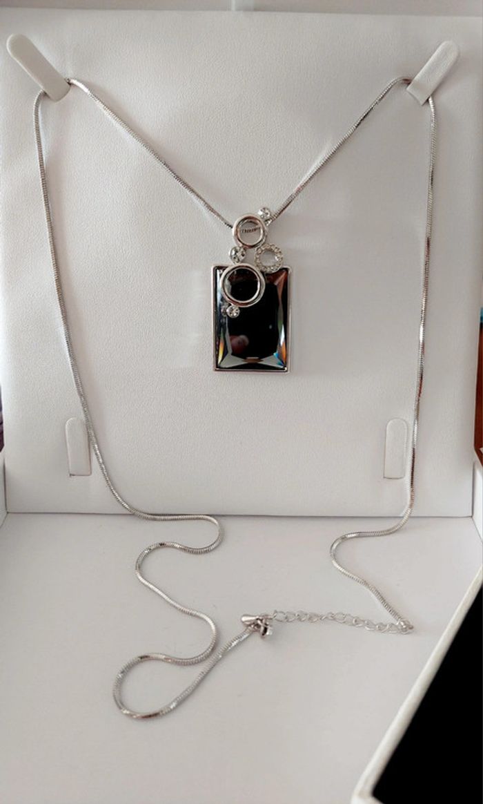 Très beau collier argenté Marque 7 Ounces