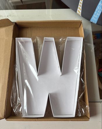 Récipient cartonné lettre W