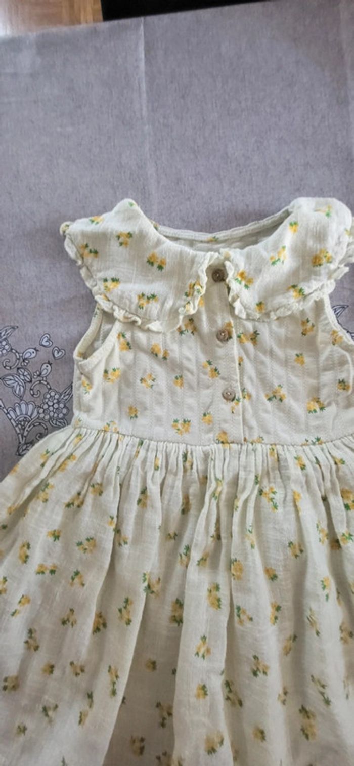 Jolie robe à fleur zara 24-36mois - photo numéro 2