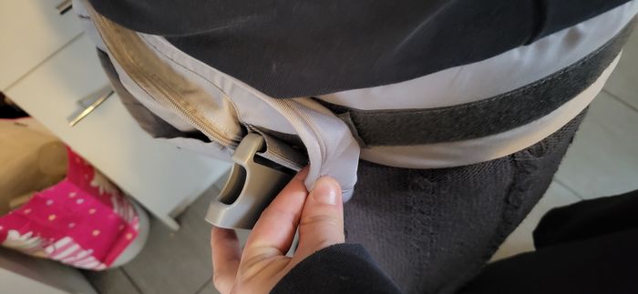 Porte bebe position assie - photo numéro 3