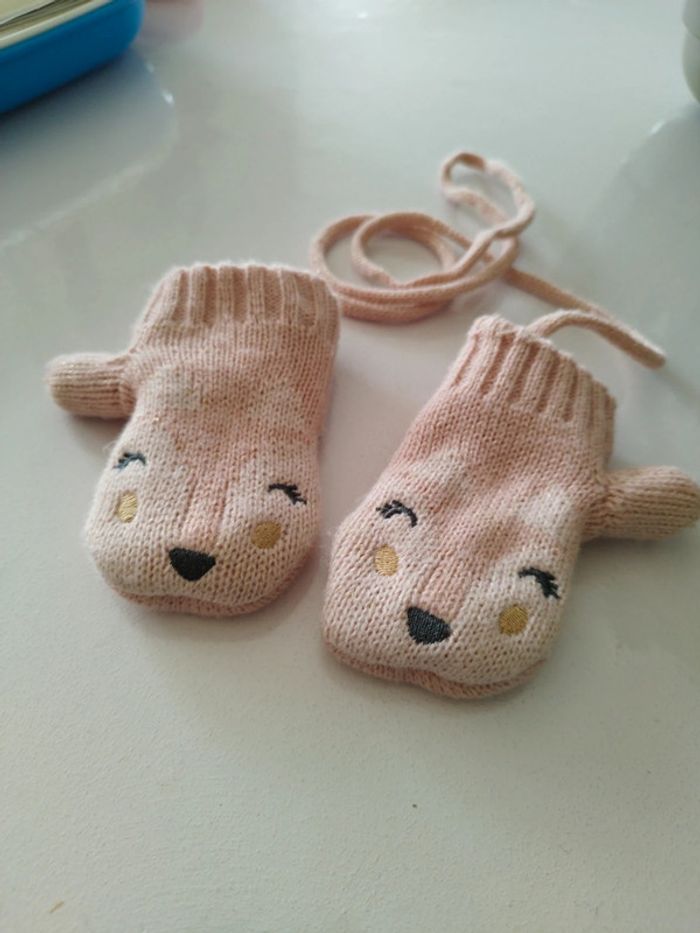 Gants / mouffle , bébé fille rose pailleté taille 3/6 mois de chez Orchestra - photo numéro 2