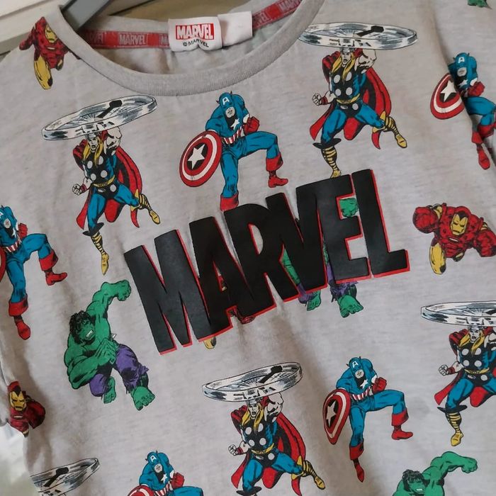 T-shirt Marvel taille 6/7 ans - photo numéro 2
