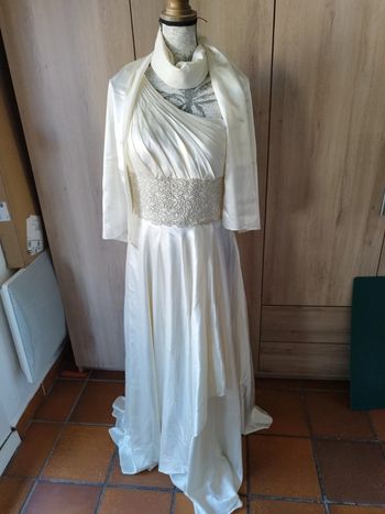 Robe de mariage taille 5 (42-44)+ étole