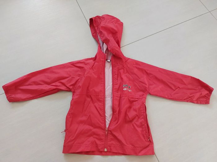 Coupe-vent fin rouge