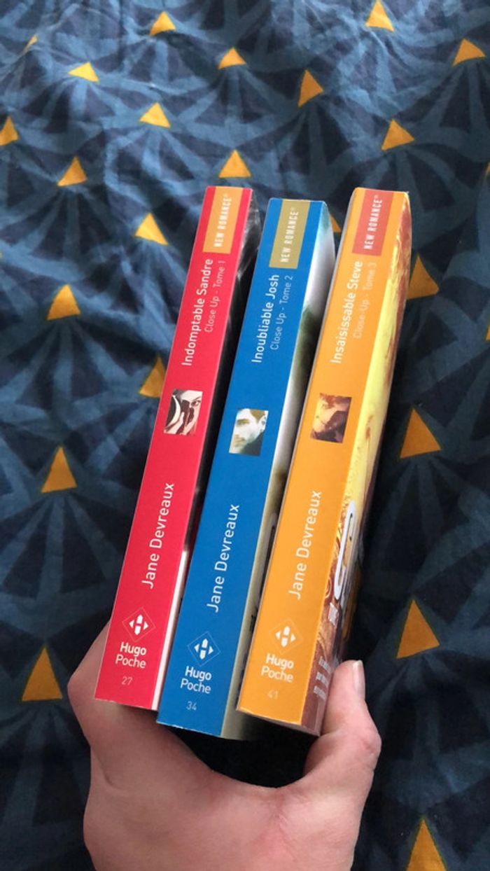 Livre trilogie  close up - photo numéro 6