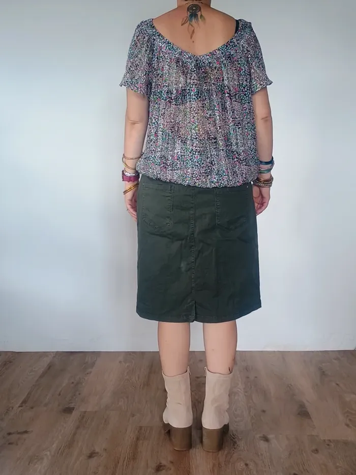 Blouse fluide fleurie – Taille 44 – col V et manches courtes - photo numéro 2