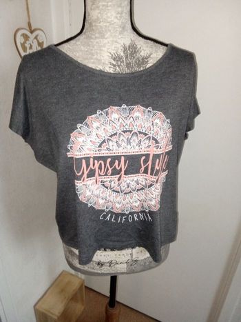 Tee shirt, blouse gris motif rose taille 40 ou L, mi saison été
