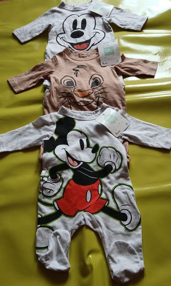 lot de trois pyjamas garcon mickey et le roi lion disney 53 cm 1 mois